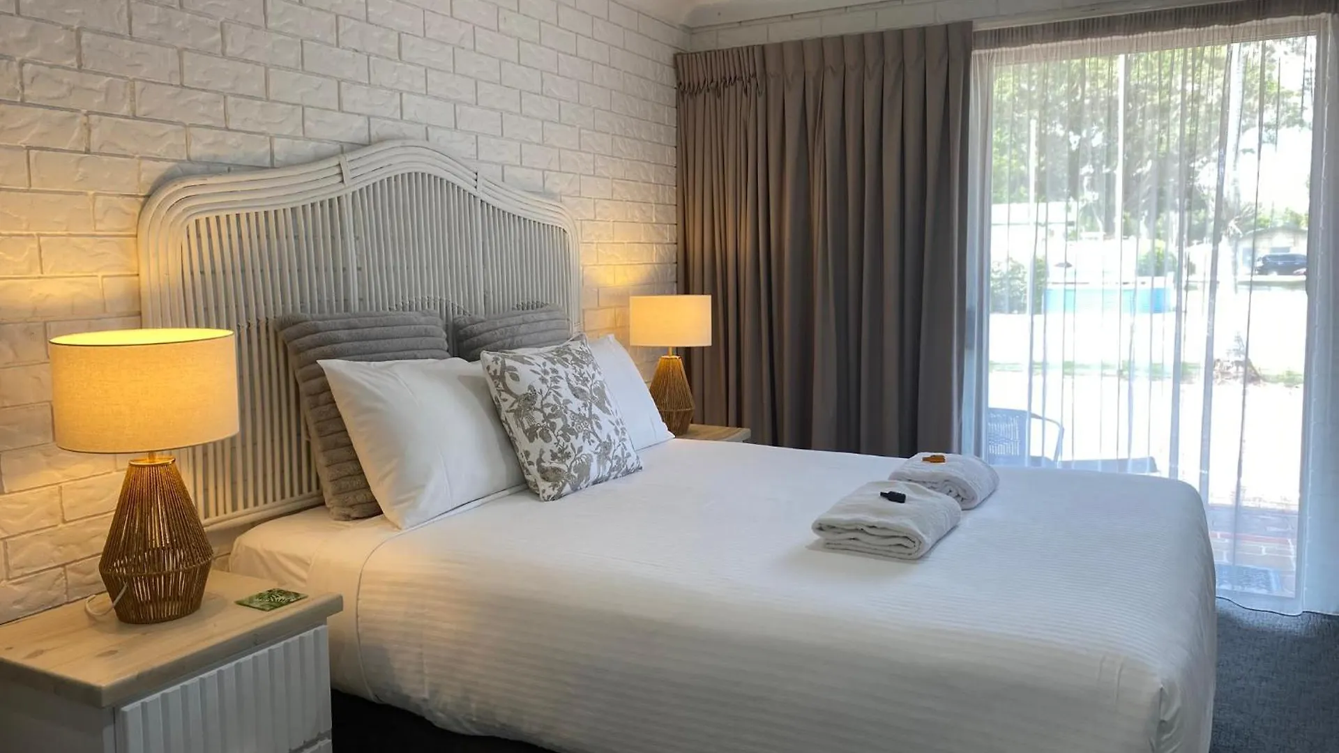 Beachmere Palms Motel 2*,