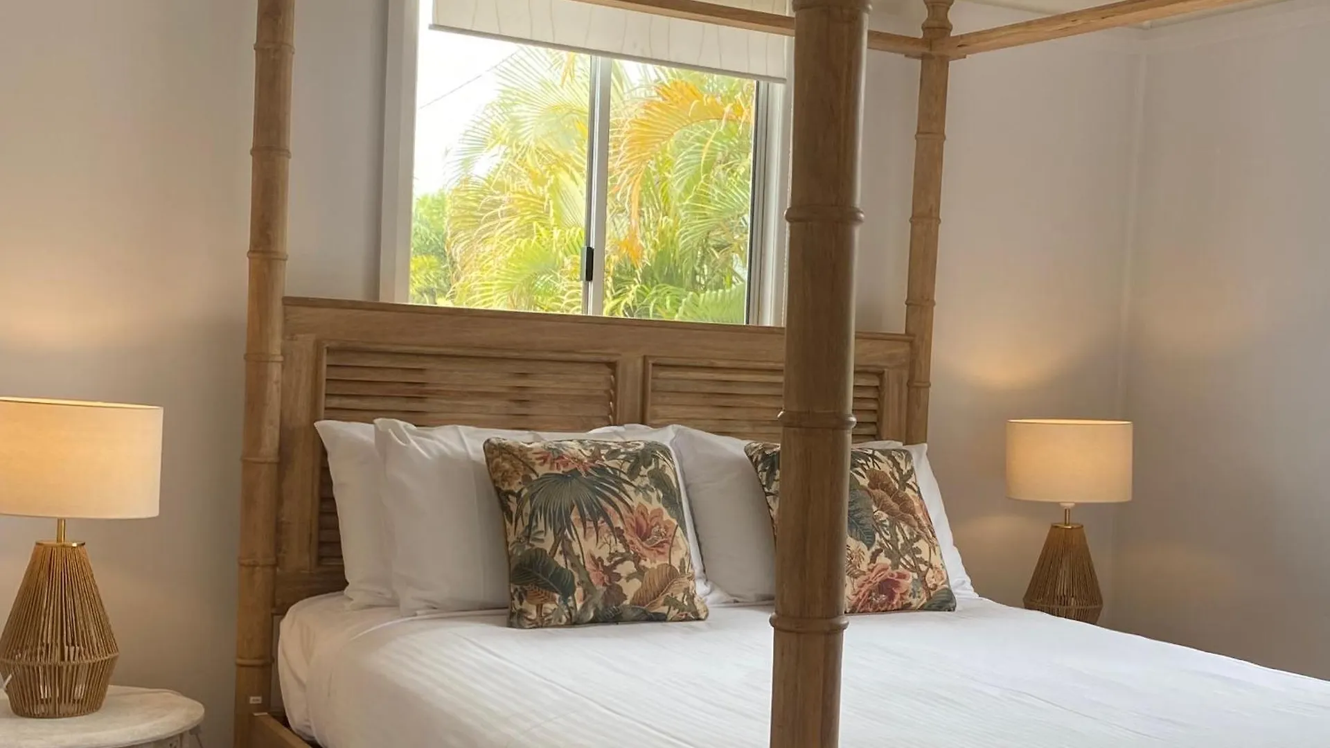 Beachmere Palms Motel