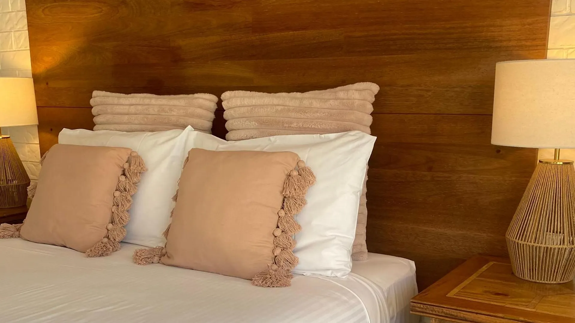 Beachmere Palms Motel
