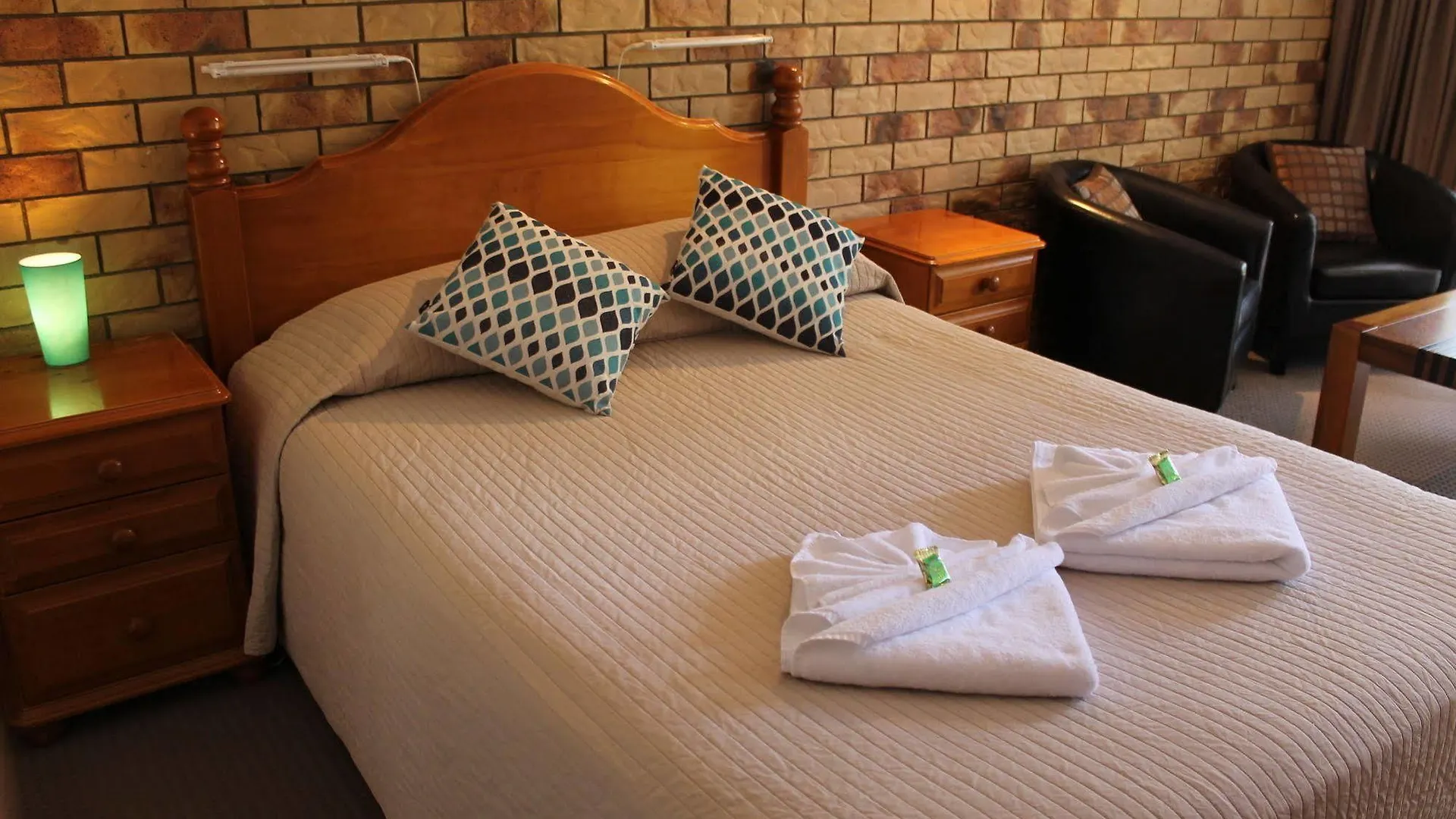 Beachmere Palms Motel 2*,